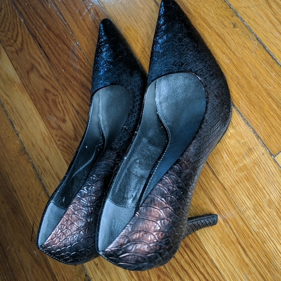 Kenneth Cole Reaction pump it up heels - Picture 3 of 6